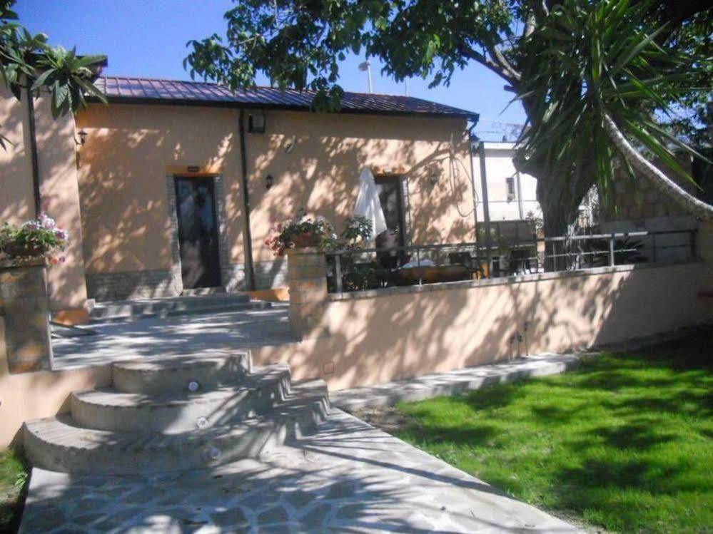 All'ombra Del Noce Frühstückspension Catona Di Reggio Calabria
